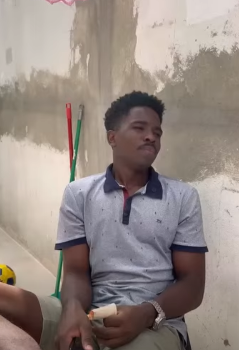 Ela trabalhava passava fome porque dinheiro dela era só para perucas luxos part2