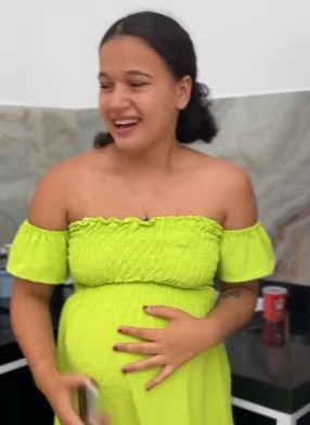 Ela recebeu um dinheiro inesperado part