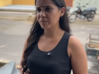 Mulher de cadeira de r0das pede ajuda vizinha part2