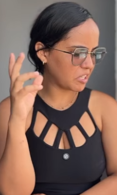 Homem fica milionário compra uma casa para sua mãe, que foi muito humilhada part2