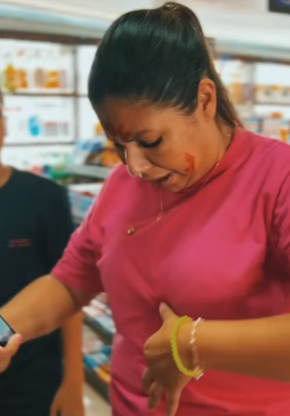 Mãe negligencia ações do filho por estar no celular, ignorando as consequências part2