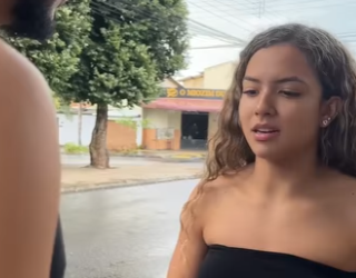 Ela fez isso um rapaz sem saber que vida lhe daria uma grande lição part2