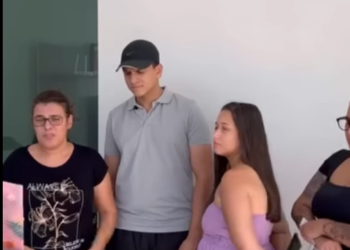 Fique longe de quem te ama somente para te usar part2