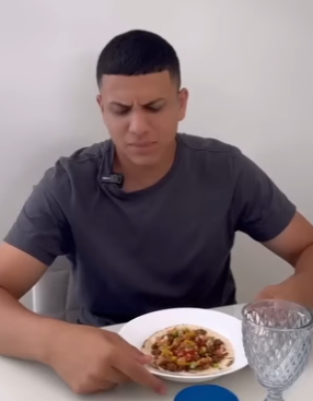 Ela fez tacos em casa sem imaginar chegou uma visita deu lhe isto part2