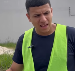 Este homem ia até vizinha para lhe guardar almoço,e ela ajudava porque achava que ele não part2