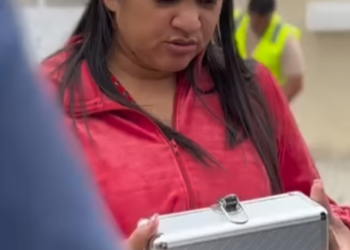 Homem humilde ajudou essa moça com seu carro recebeu uma recompensa part2