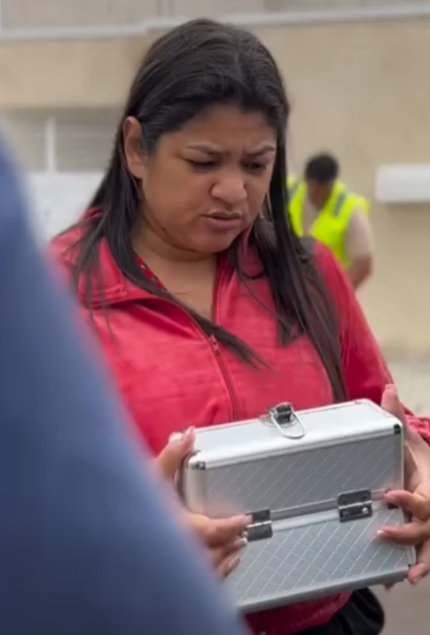 Homem humilde ajudou essa moça com seu carro recebeu uma recompensa part2