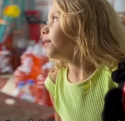 Menina malcriad4 faz birra para sua ma porque ela queria brinquedos novos part2