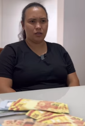 Milionária testa seus funcionários lhes dá uma grande surpresa part2