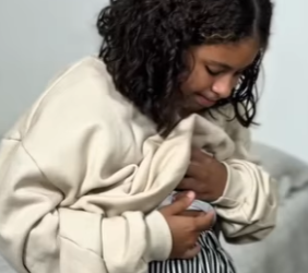 ELA NÃO QUERIA TIRAR O CASACO PART2