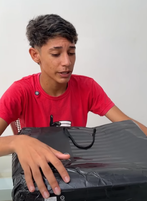 Pai fez hora extra para comprar presente filha na aceitou porque era usado part2