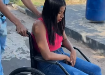 Sempre tem algue te olhando,uma hora algue descobre part2