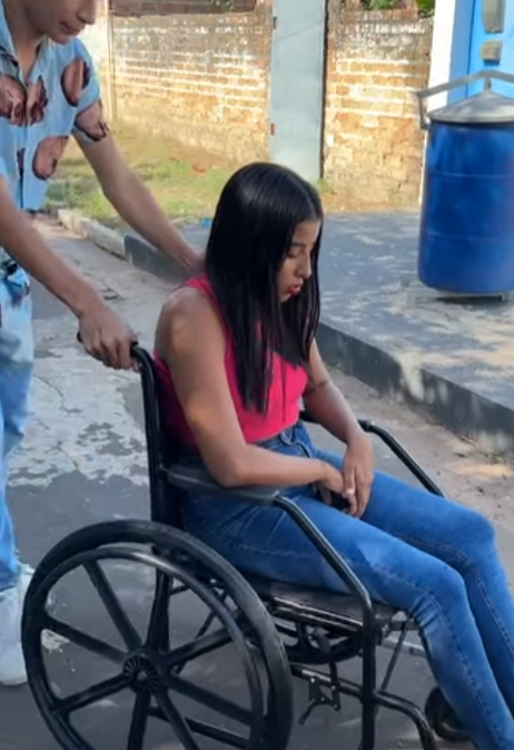 Sempre tem algue te olhando,uma hora algue descobre part2