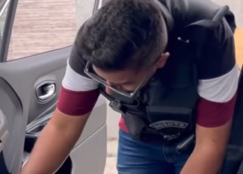 Nunca mexa com filha de um comandante part2