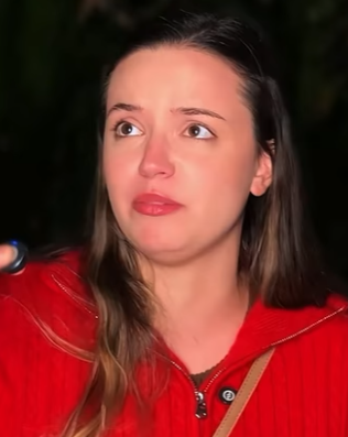 Ela teve que ESCOLHER entre sua irmã um presente! part