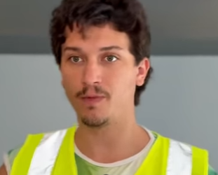 A funcionária quis falar mal do pintor pro chefe mas ela não sabia como ele ia reagir part2