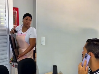 Deu uma televisão pra funcionária para acusar ela de ter pegado part2