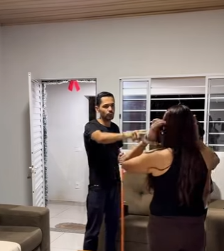 Patroa mentiu para esposo dizendo que a funcionária fez ela limpar o chão part2