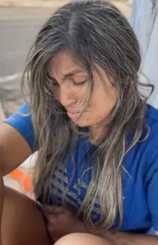 Cabeleireira tratava dessa forma pessoas humildes na rua e a vida lhe retribuiu dessa forma! part2