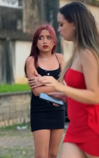 Essa mãe MAQUIAVA filha para ela ir para ESCOLA part2