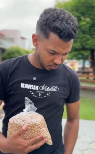 Esse homem fez um teste de honestidade com essa vendedora de Feijão! E Teve uma Grande Surpresa part2