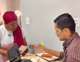 Funcionária honesta devolve dinheiro para o patrão part2