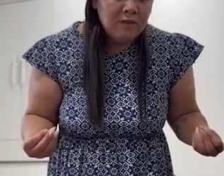 Ela ajudou seu irmão com abóbora de halloween part2