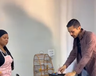 Funcionária recebe passarinho como pagamento part2