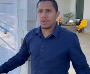 D0004001 Devolve a chave da casa porque não suporta a vizinha