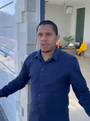 D0004001 Devolve a chave da casa porque não suporta a vizinha