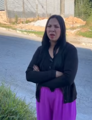 D0004012 Ela se casou para ir comer na casa da mãe