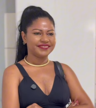 D1200008 Ela ganhou um presente inesperado part2