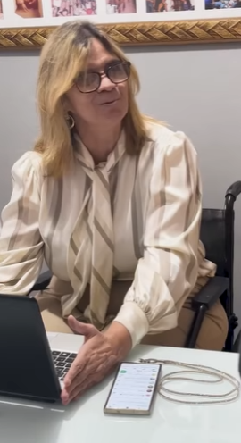 D2000003 Milionária testa seus funcionários e dá lhes uma grande recompensa part2