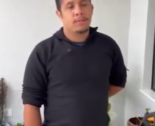 D0400002 Depois de um tempo ela retorna para ajudar o ex marido