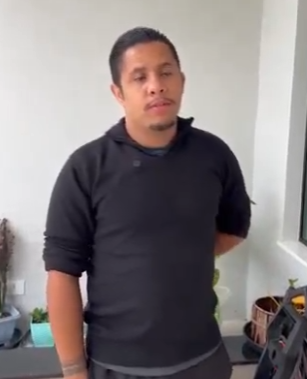 D0400002 Depois de um tempo ela retorna para ajudar o ex marido