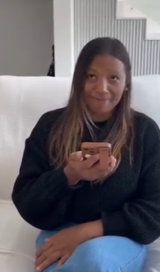 D0400005 Sua mãe lhe enviava 100 dólar por semana e ele achava pouco