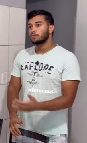 D1700001 Mãe nega comida para a filha part2