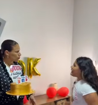 Filha atrapalhar a surpresa que a mãe fez para seu pa part2