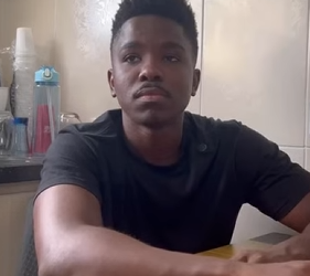 D0700004 Está mulher era muito limpa delicada, sempre que as pessoas saia de sua casa ela ia atrás part2