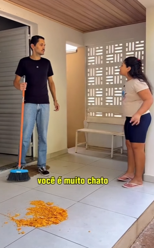 D1300004 O pai já está cansado das coisas que acontecem na casa part2