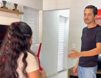 D1300005 Filha joga fora todo o salgadinho part2