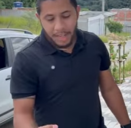 D0400008 Sua mãe dá uma lição ao seu filho para que aprenda com seus erros part2