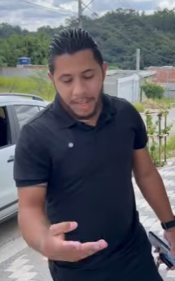 D0400008 Sua mãe dá uma lição ao seu filho para que aprenda com seus erros part2