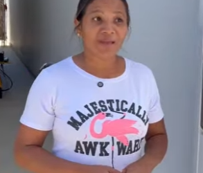 D0400011 Sua família foi visitá la por alguns dias e acabaram ficando semanas part2