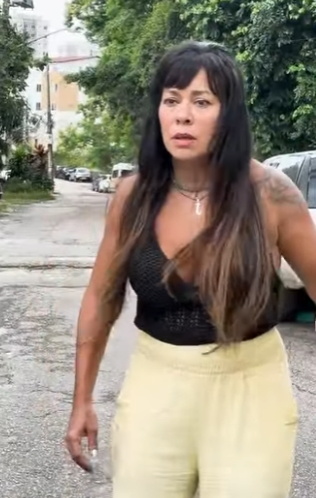 D2000005 Barbeiro tratava dessa forma pessoas humildes na rua e a vida lhe retribuiu dessa forma! part2