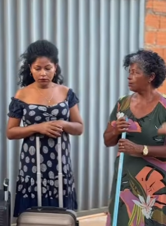 D1700004 Ela voltou pra casa e olha reação da irmã part2