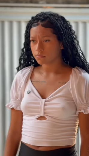 D1700009 Ela demostrou o quanto tem carinho pela mã part2