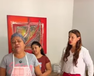 D1300003 Rasgaram o presente que o patrão ia levar para o menino da igreja part2