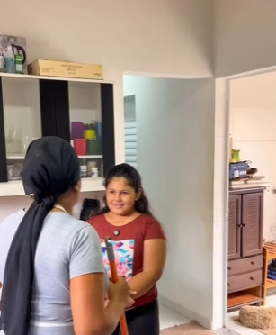 D1300002 A filha do patrão pegou todo o dinheiro que estava na carteira dele part2