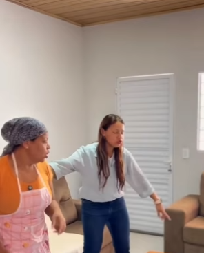 D1300008 Funcionária descuti com sua patroa e não aceita pegar as coisas que ela jogou part1